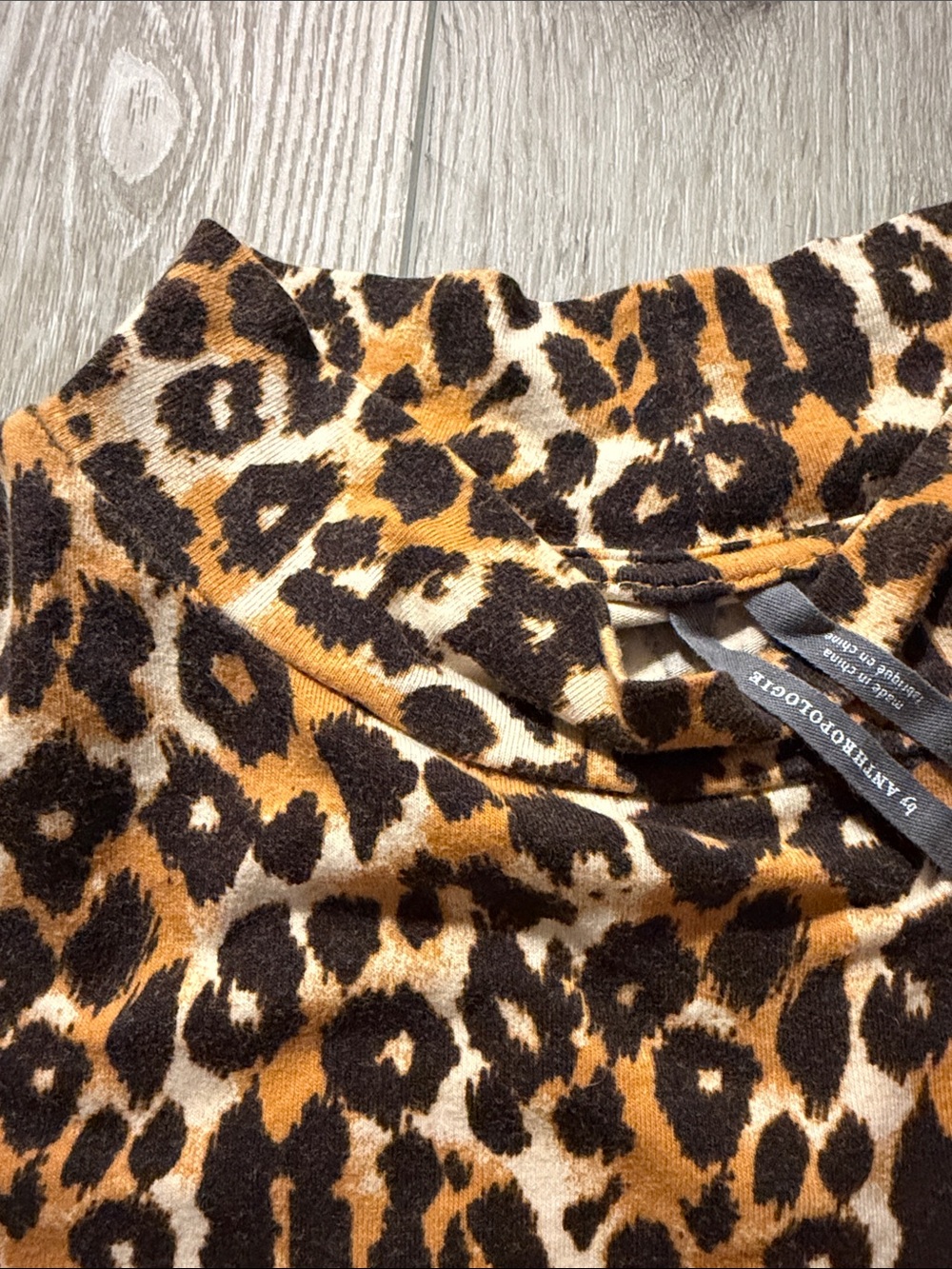 GUC Anthropologie Leopard Print Mock Neck Short Sleeve Top sz XS